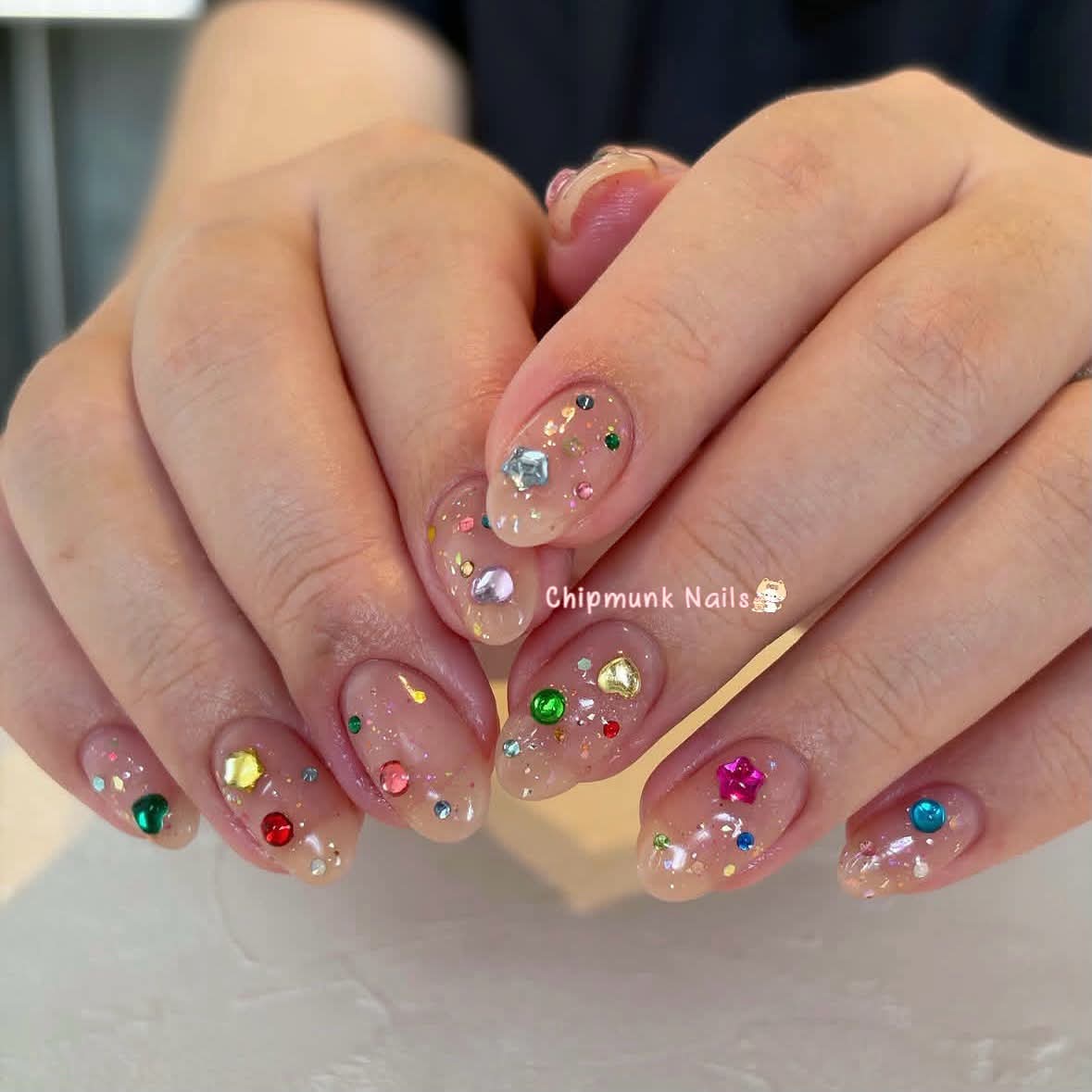 Mẫu vẽ móng Nail Art nghệ thuật tại tiệm nail Nha Trang - Chipmunk Nails